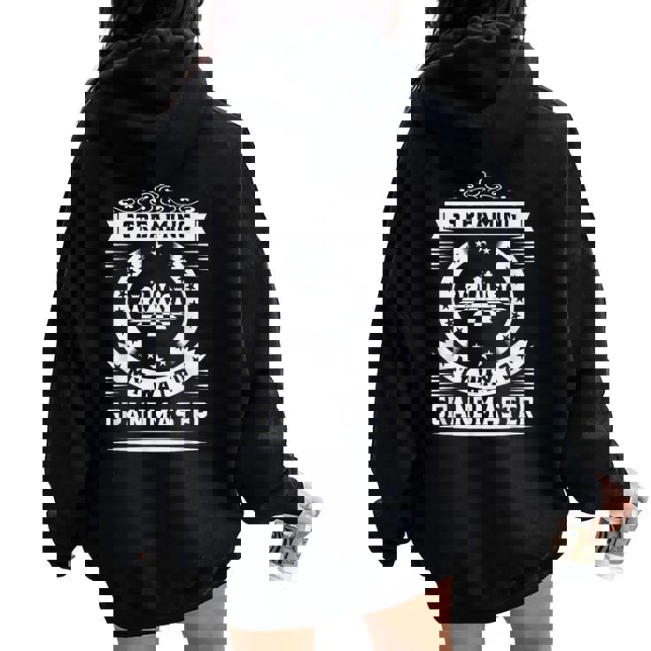 Streaming My Way To Grandmaster レディース オーバーサイズ パーカー バックプリント