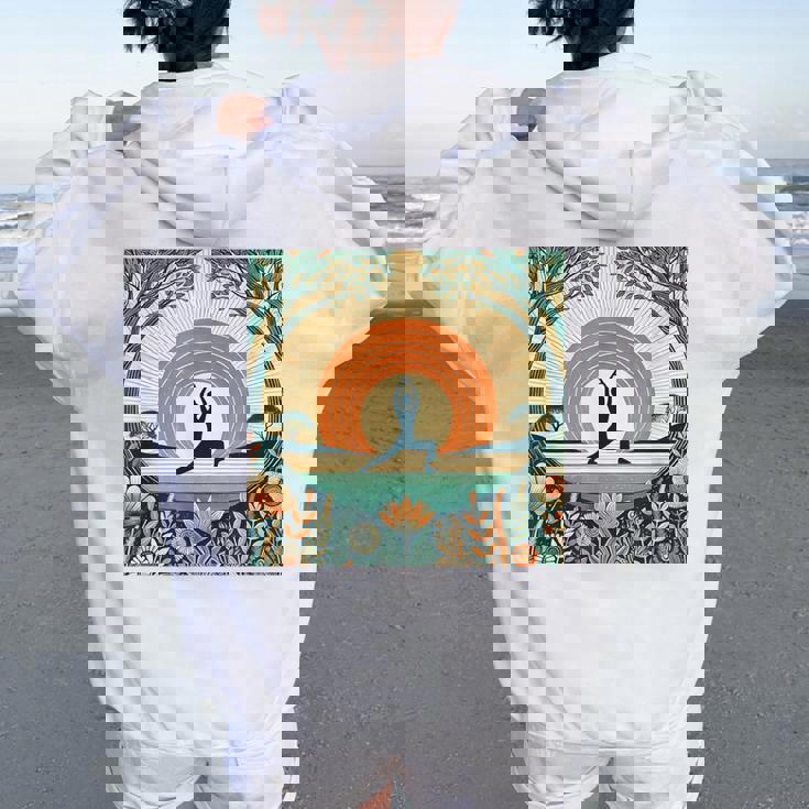 夕焼けの戦士ポーズ、ヨガの自然のイラスト、花柄。 レディース オーバーサイズ パーカー バックプリント