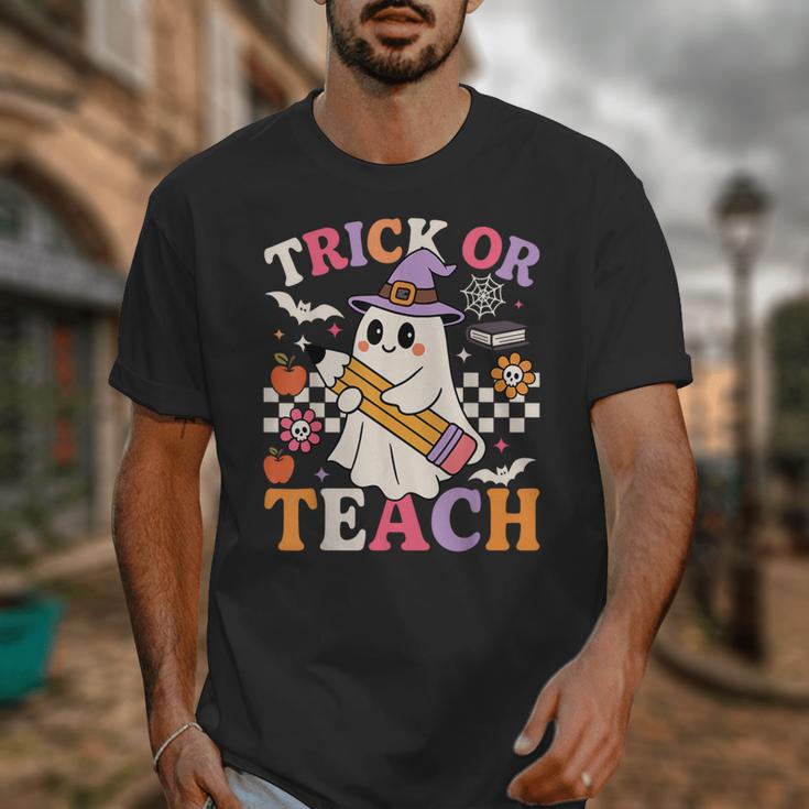 Retro Floral Ghost Trick Or Teach Groovy Teacher Halloween Unisex T-Shirt, Groovy Teacher Gifts, funny design