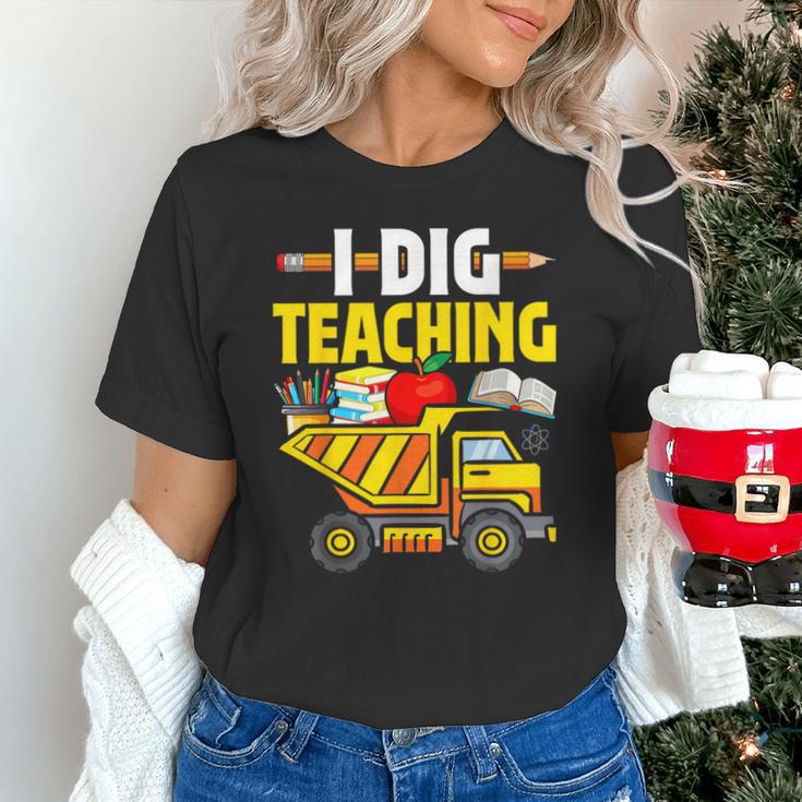 I Dig Teaching Dump Truck Construction Back School Teacher Unisex T-Shirt, gift for family, gift for coworker