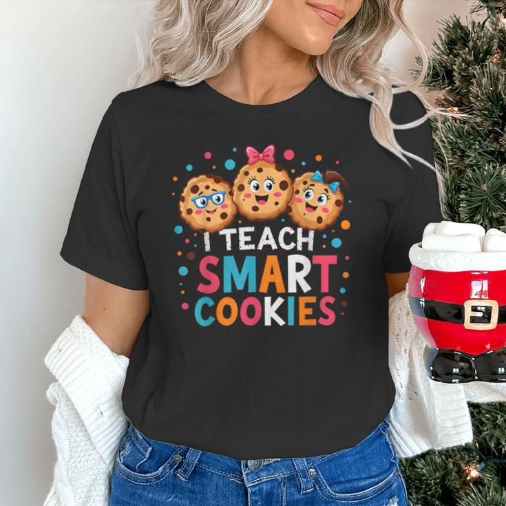 I Teach Smart Cookies Cute Back To School Teacher Unisex T-Shirt, gift for family, gift for coworker I Teach Smart Cookies Cute Back To School Teacher Unisex T-Shirt, gift for family, gift for coworker
