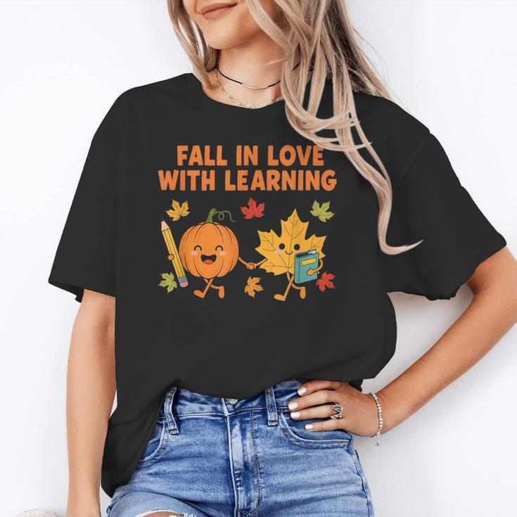 Retro Fall In Love With Learning Autumn Pumpkin Teacher Women's T-Shirt