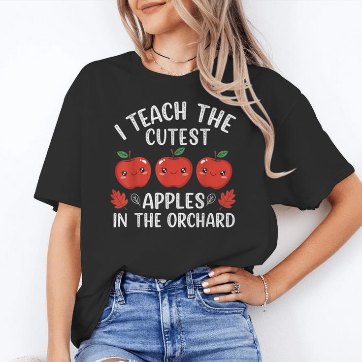 I Teach The Cutest Apples In The Orchard Cute Fall Teacher Women's T-Shirt