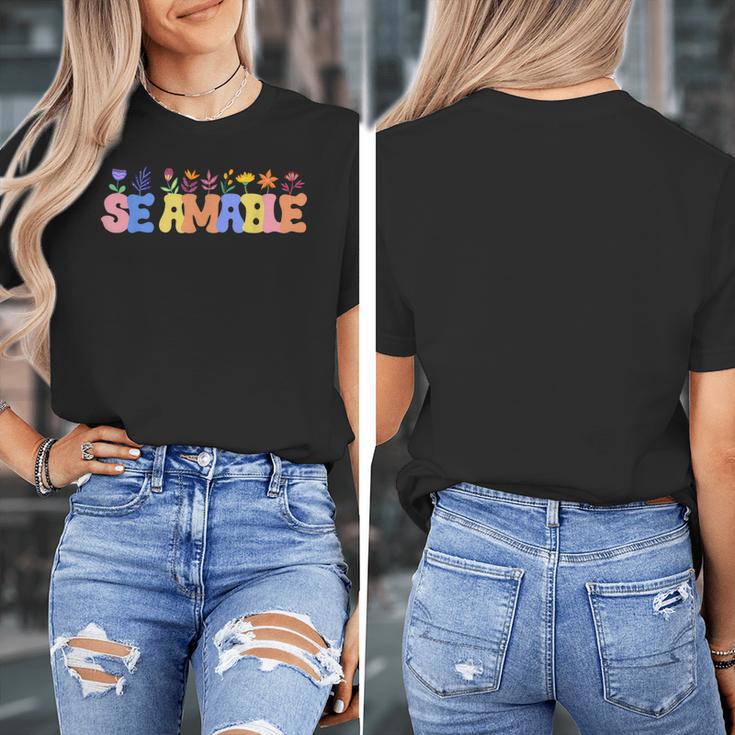 Se Amable Be Kind In Spanish Groovy Teacher Flowers Women's T-Shirt, Groovy Teacher Gifts, funny design