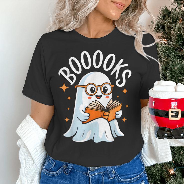Cute Ghost Reading Book Librarian Teacher Halloween Costume Women's T-Shirt, gift for family, gift for coworker