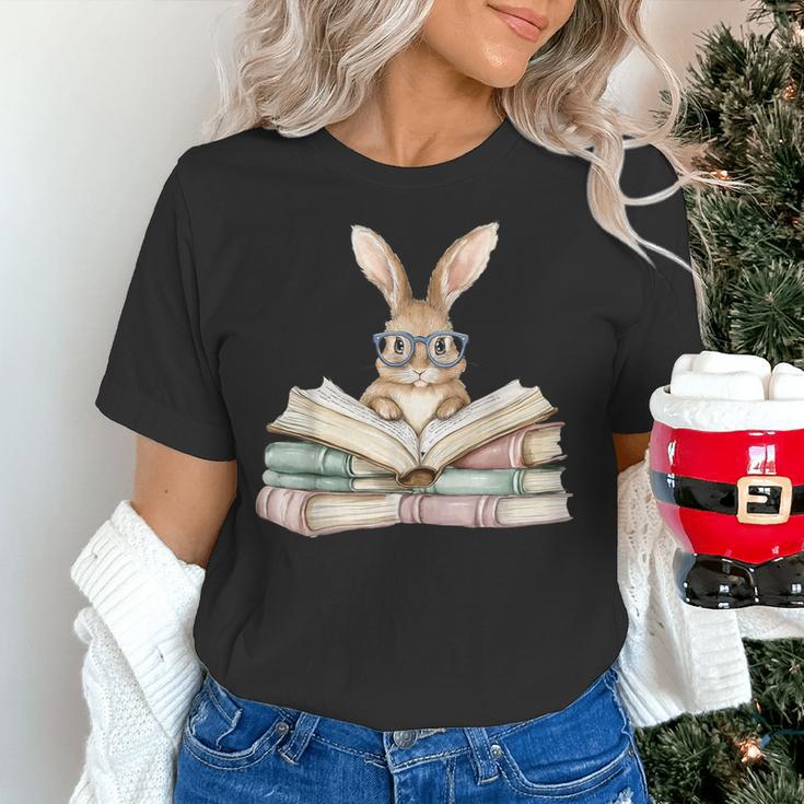 Cute Reading Bunny Glasses Books Bookworm Reader Teacher Women's T-Shirt, gift for family, gift for coworker
