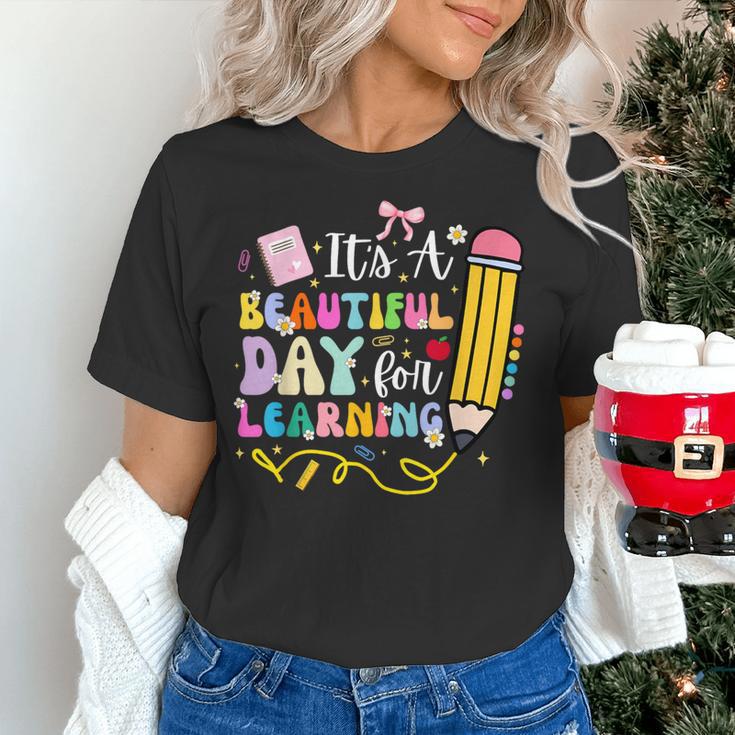 It's Beautiful Day For Learning Teacher Students Girls Boys Women's T-Shirt, gift for family, gift for coworker