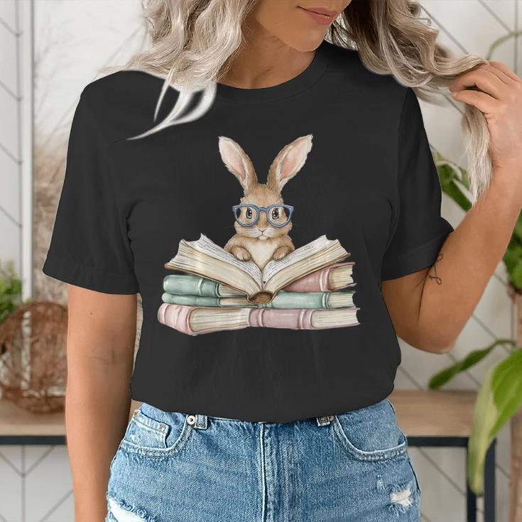 Cute Reading Bunny Glasses Books Bookworm Reader Teacher Women's T-Shirt, funny gift