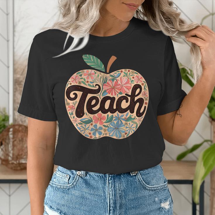 Cute Teacher With Apple Retro Teacher Kids Back To School Women's T-Shirt, funny gift Cute Teacher With Apple Retro Teacher Kids Back To School Women's T-Shirt, funny gift
