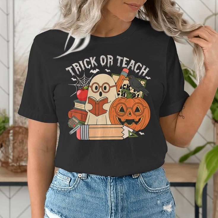 Trick Or Teach Retro Halloween Teacher Women Men Costume Women's T-Shirt, funny gift Trick Or Teach Retro Halloween Teacher Women Men Costume Women's T-Shirt, funny gift