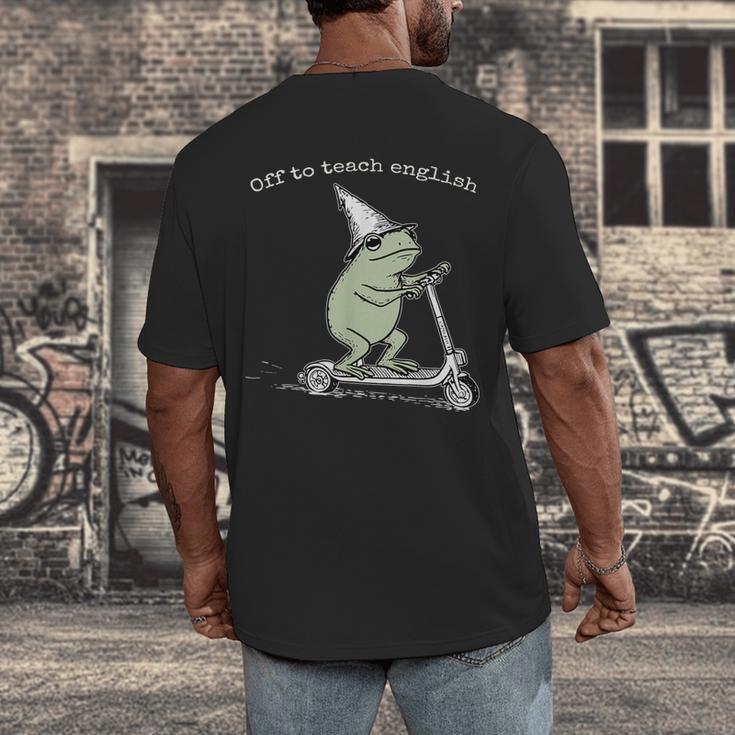 Off To Teach English Scooter Frog ESL Teacher Literature Men's Back Print T-Shirt, funny design Off To Teach English Scooter Frog ESL Teacher Literature Men's Back Print T-Shirt, funny design