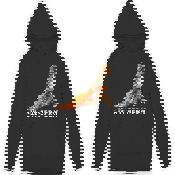 Punch The Monkey Built Different 3 ホワイトテキスト パーカー