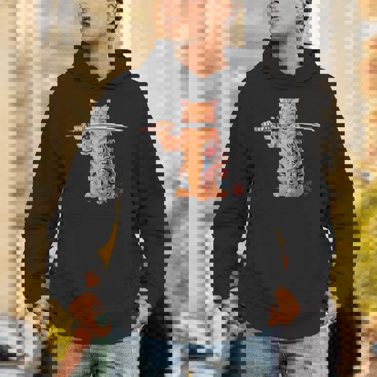 ヤクザ 猫 サムライ タトゥー 日本語 オレンジ 猫 グラフィック パーカー