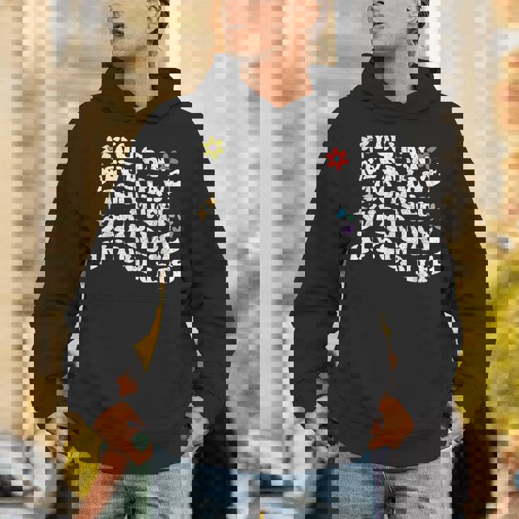 レトログルーヴィー。シャデーが多すぎることはありません。 パーカー