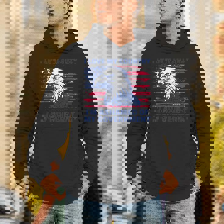 私は自分の国が大好きで、自分の政府が恥ずかしい パーカー