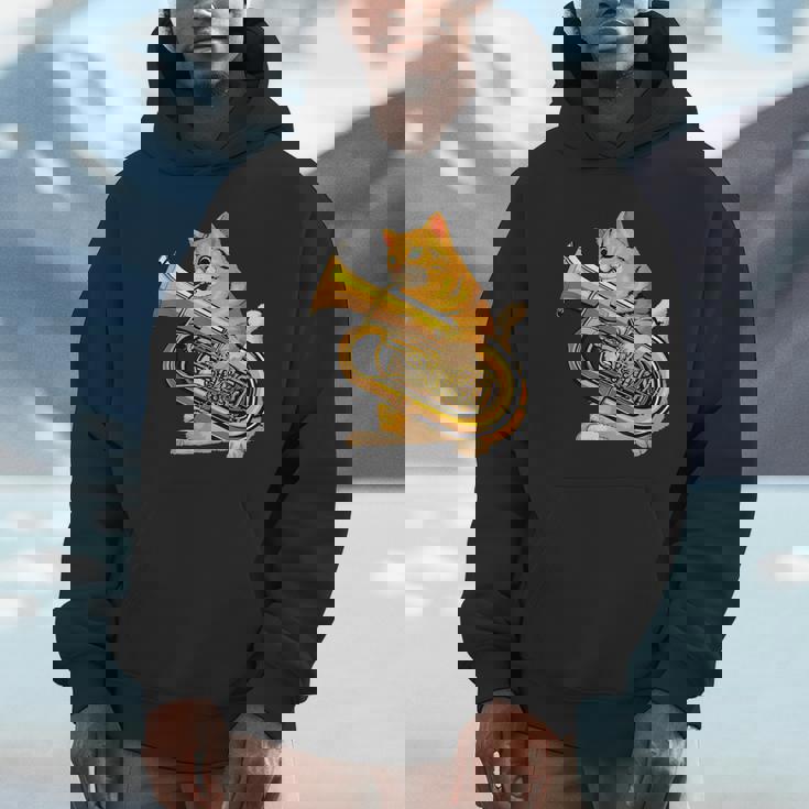 チューバを弾く面白い猫ギフト かわいい子猫ミュージシャンファン パーカー