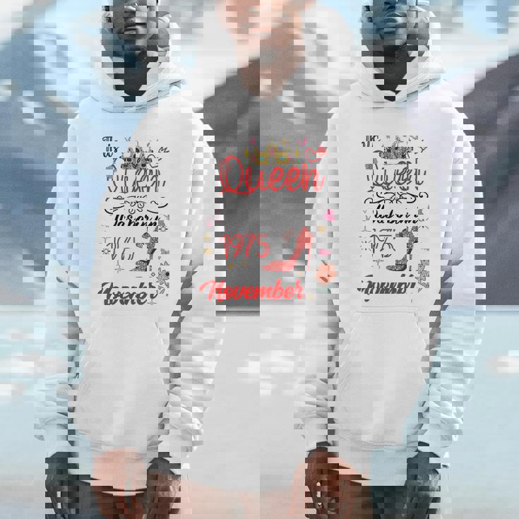 1975年11月 誕生日 この女王は1975年11月に生まれました パーカー