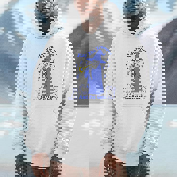 トランペットとペットの猫を弾く パーカー