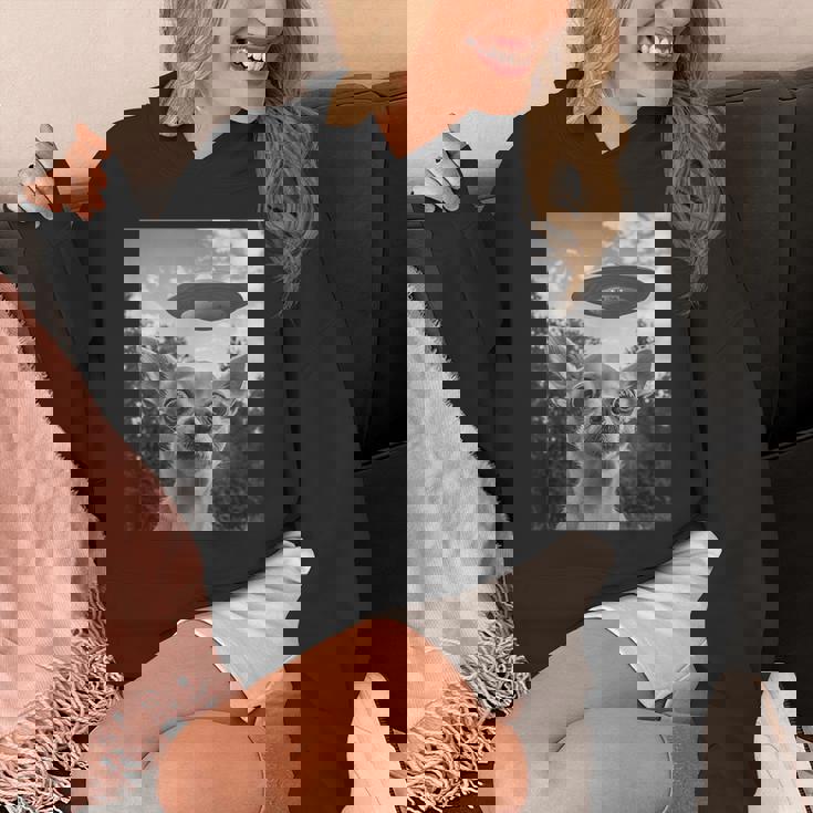 Chihuahuaelfie With Ufo Ufo と面白いチワワのセルフィー パーカー