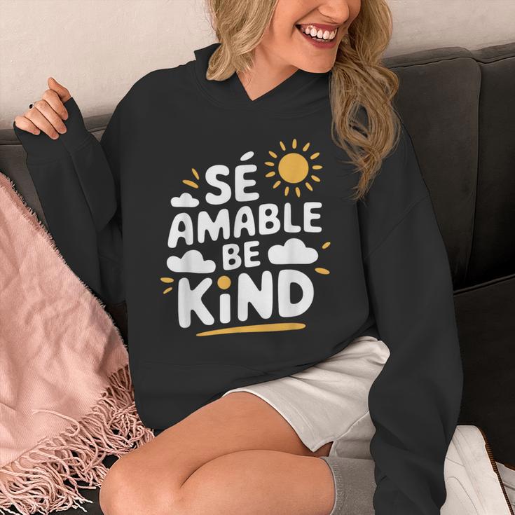 SÉ AMABLE Be Kind Bilingual Teacher Maestra Spanish Teacher Unisex Hoodie, funny design