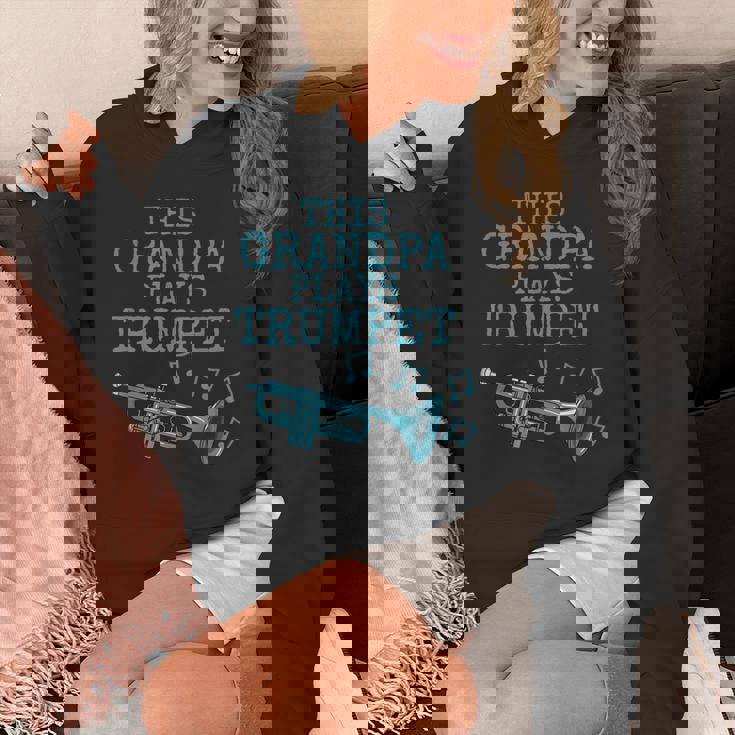 このおじいちゃんはトランペットを演奏し、トランペッター金管音楽家です パーカー