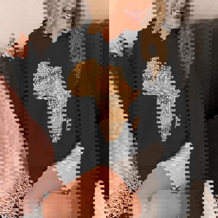 アフリカの平等パターン メラニン 肌色 アフリカ地図 パーカー