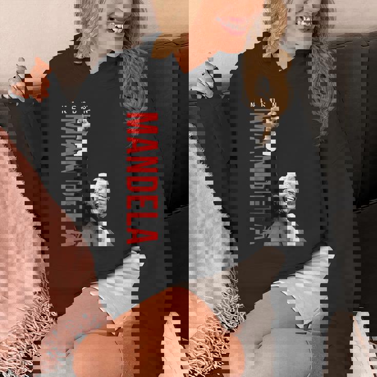 ネルソン・マンデラ 上げた 右手拳 食いしばり マンデラの日 パーカー