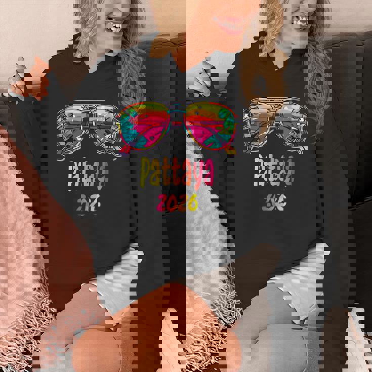 パタヤ 2026 サングラスの服装 パタヤ 2026 パーカー