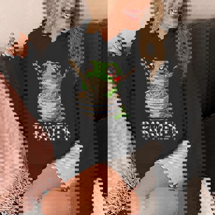 ラーメンを食べるカエルの麺 カワイイ 美的 日本アニメ パーカー