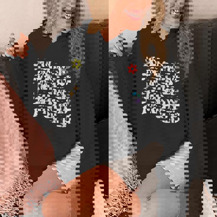 レトログルーヴィー。シャデーが多すぎることはありません。 パーカー