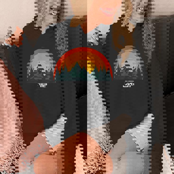 日没のジュラ山脈とハイマートカントン パーカー