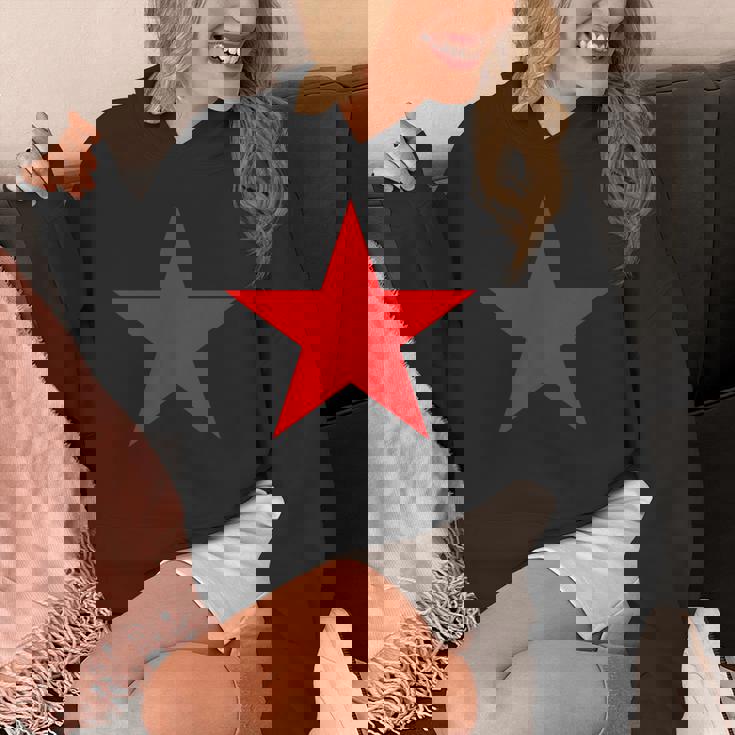 複数の色の赤い星 長袖tシャツ パーカー