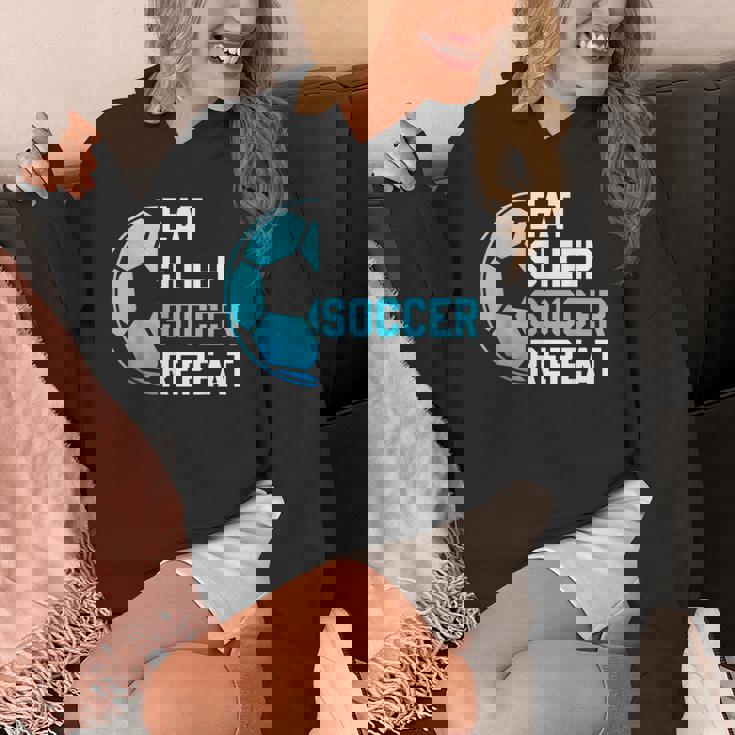 食べる、寝る、サッカーを繰り返す、面白いスポーツ、サッカー愛好家 パーカー