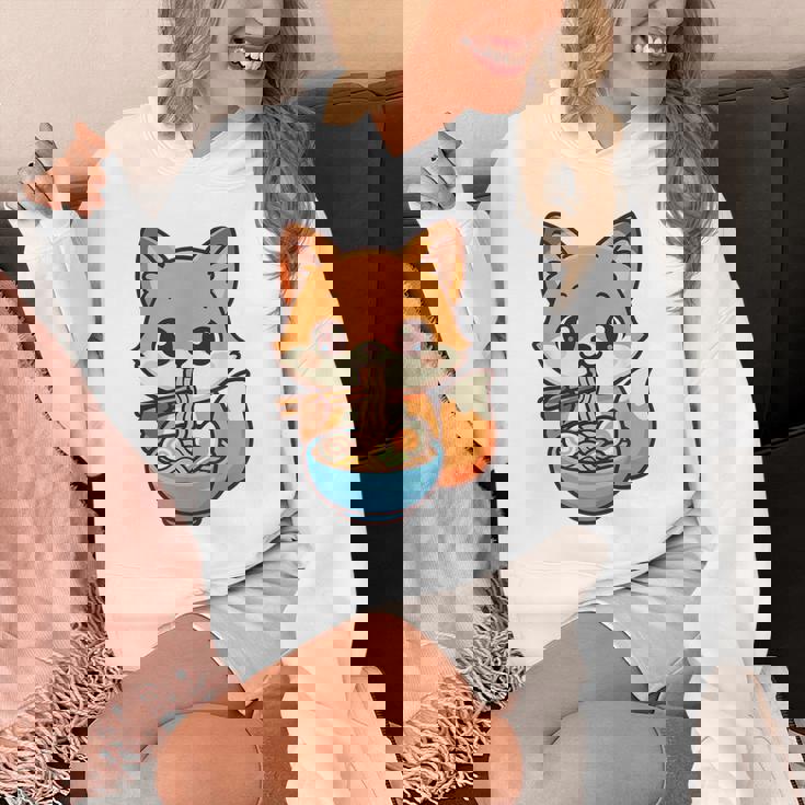 かわいいキツネを食べるラーメンかわいい動物アート パーカー