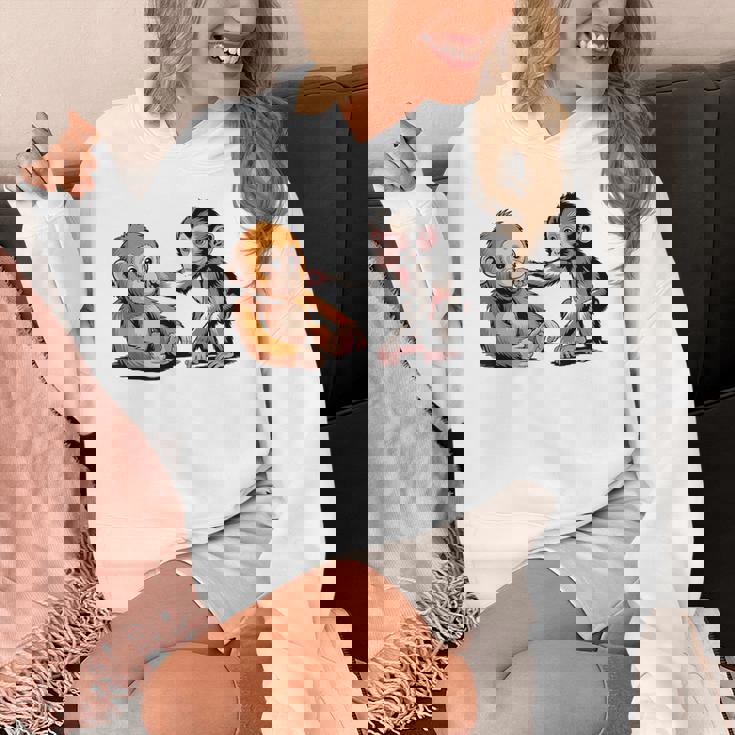 オレンジのおもちゃで悲しい猿のパンチ パーカー