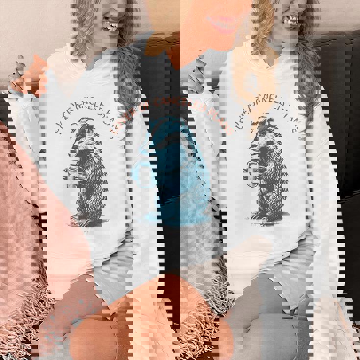 キャンセルされた計画の恋人 コーヒーを飲むアナグマ 長袖tシャツ パーカー