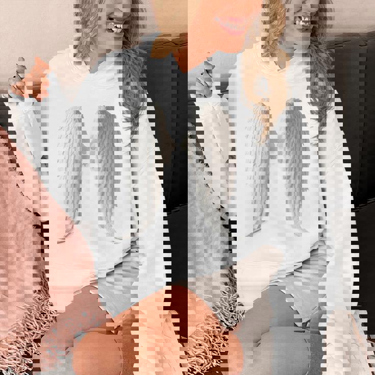 背面にリアルな白い天使の羽。 パーカー