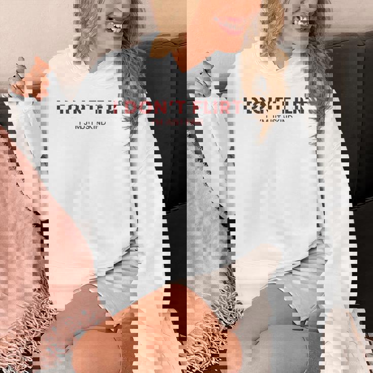 裏面 イチャイチャしないちょっとおもしろいことばっかり言ってるだけ パーカー