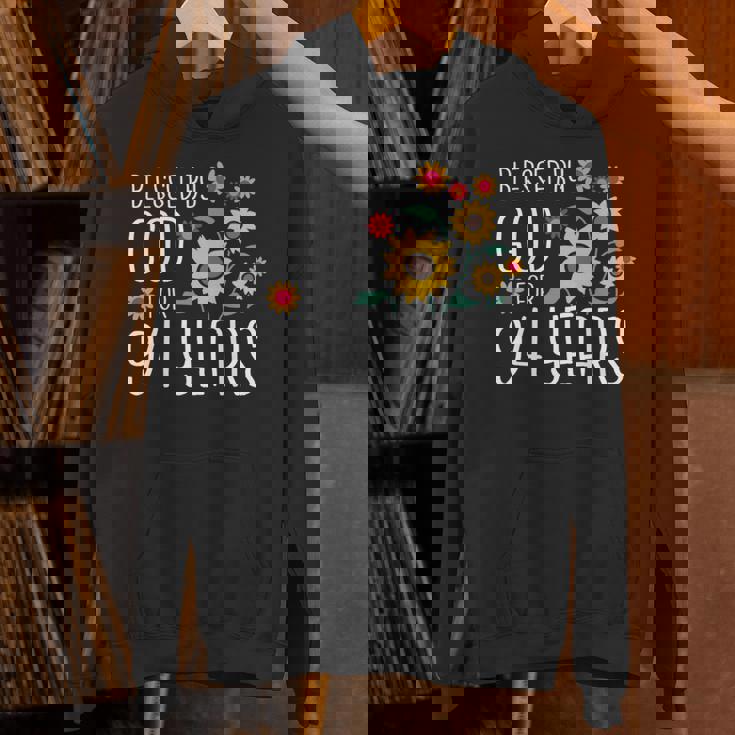 94歳の神に祝福され 可愛いひまわり 94歳の誕生日 長袖tシャツ パーカー