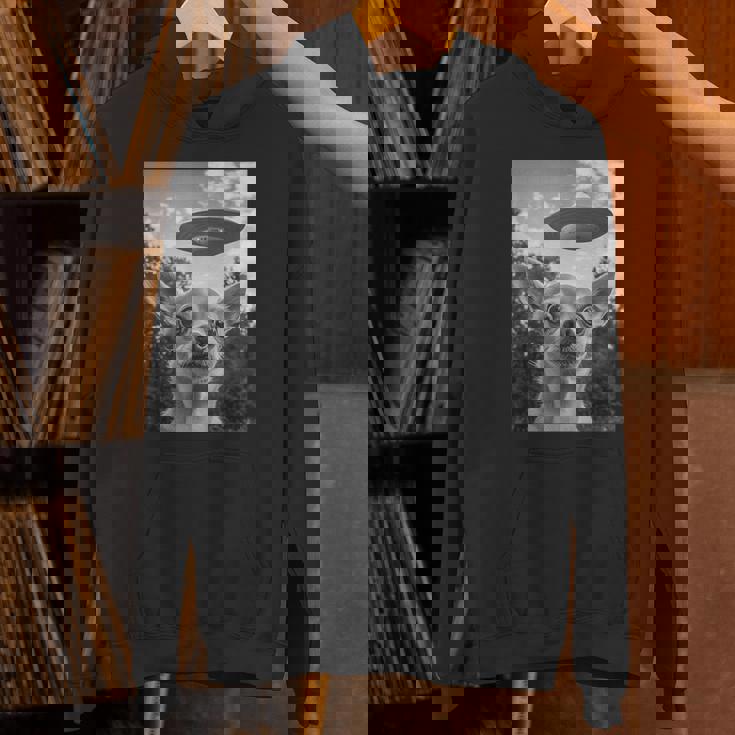 Chihuahuaelfie With Ufo Ufo と面白いチワワのセルフィー パーカー