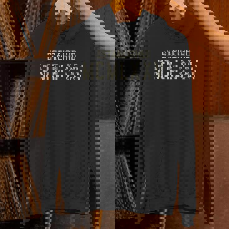 Mcmlxxv 1975年設立 ローマ数字。 パーカー