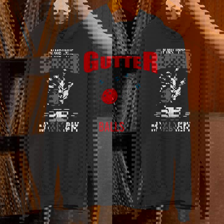 My Mind's In Gutter But Balls Arnot Cool ボーリング 長袖tシャツ パーカー