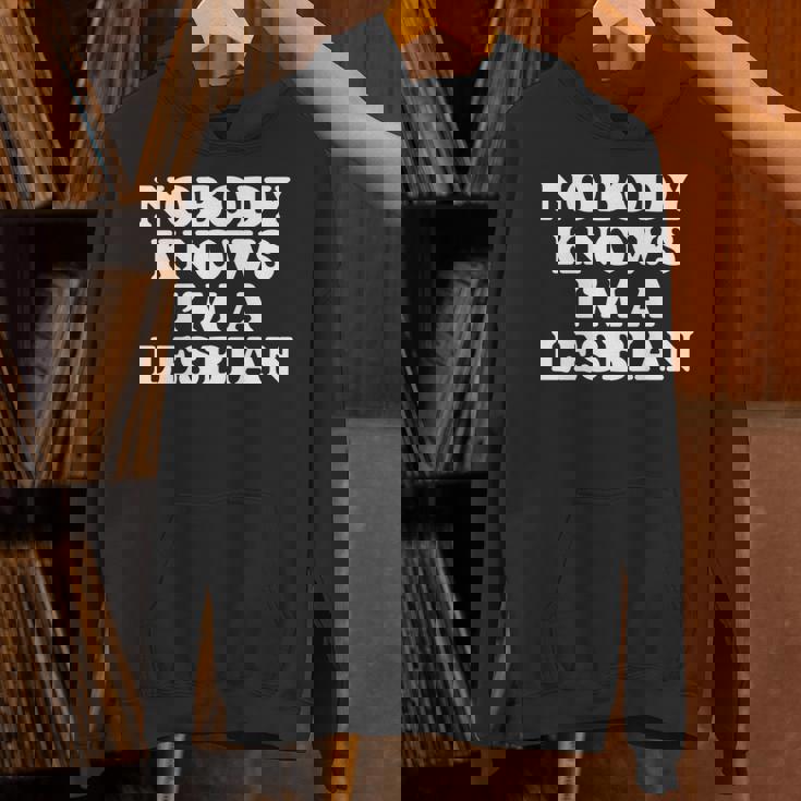 Nobody Knows I'm A Lesbian Gay Lgbtq ユーモア プライド 月 長袖tシャツ パーカー