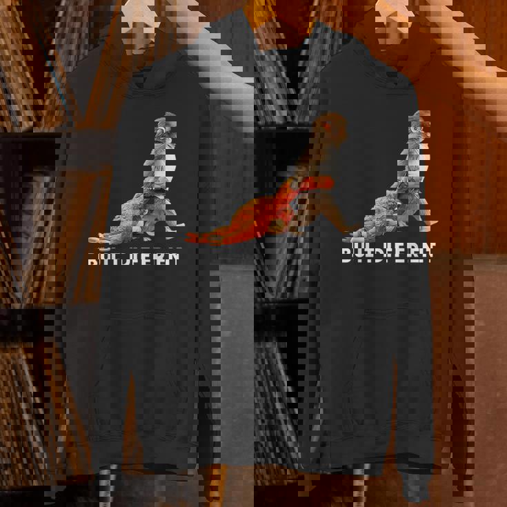 Punch The Monkey Built Different 3 ホワイトテキスト パーカー