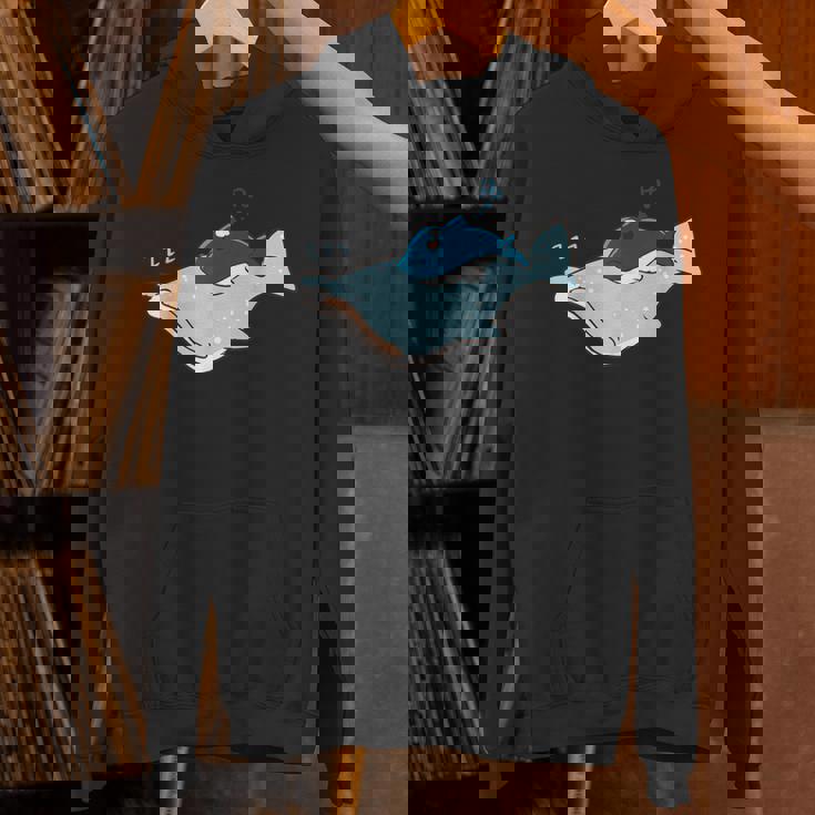 かわいい カワイイ アニメ 眠っているサメ ジンベイザメ 日本語 パーカー