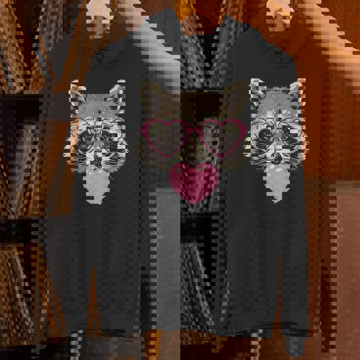 かわいいアライグマが吹くピンクのバレンタイン ハート バブルガム パーカー