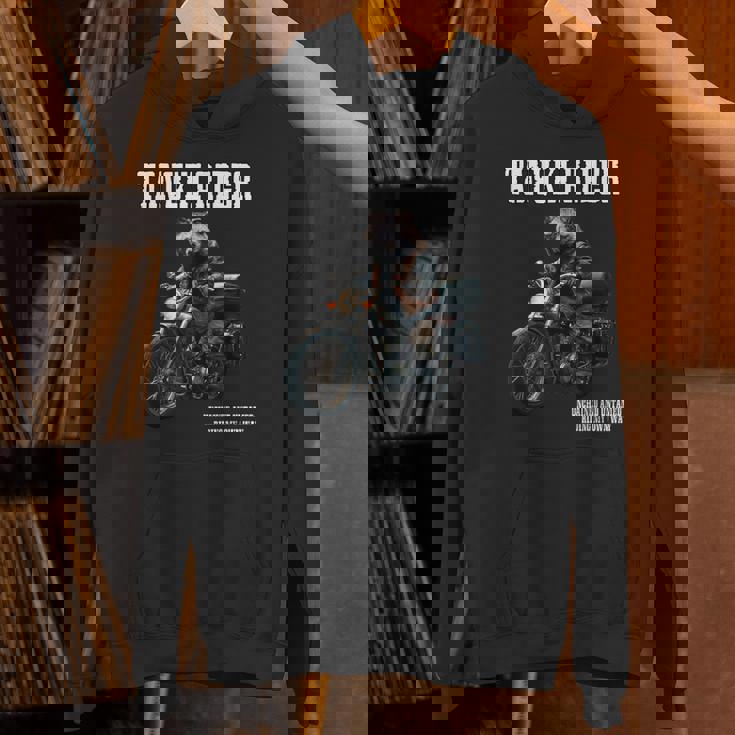 たぬきライダー バイク ビンテージ かっこいいタヌキ 狸 おもしろ 日本 動物 ユニーク オートバイ 乗り物 パーカー