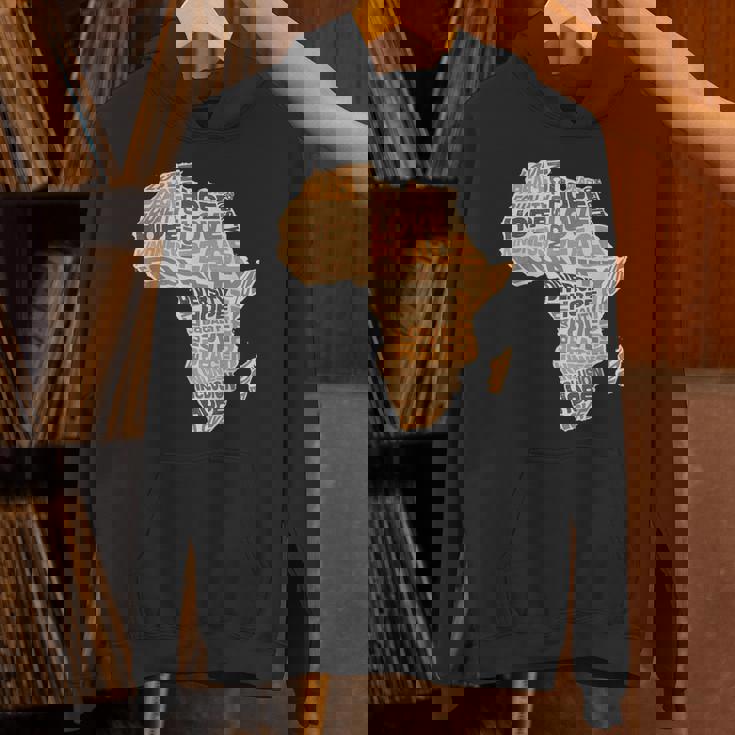 アフリカの平等パターン メラニン 肌色 アフリカ地図 パーカー