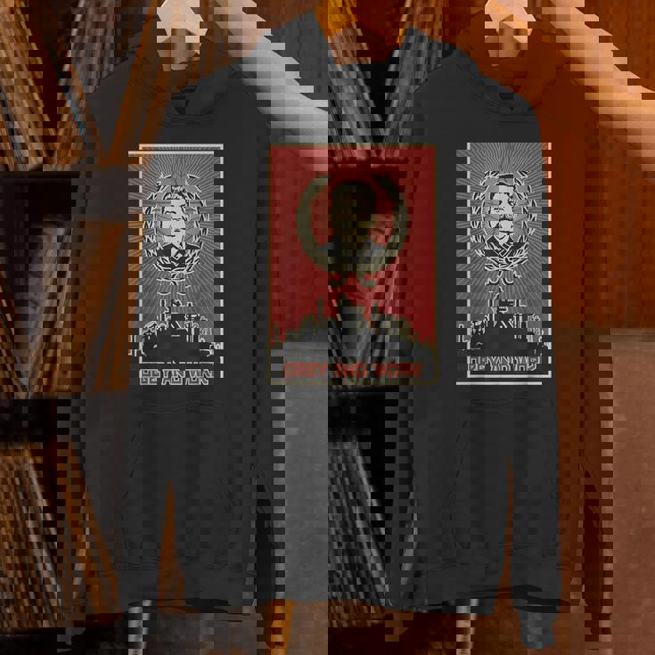 スターリンsovi8ヴィンテージプロパガンダに従い、働きます。 パーカー