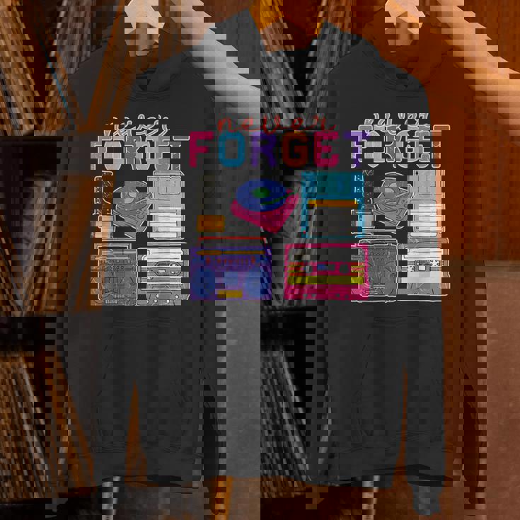 ネバーフォーゲット カセットテープ フロッピーディスク オールドスクール レトロ パーカー